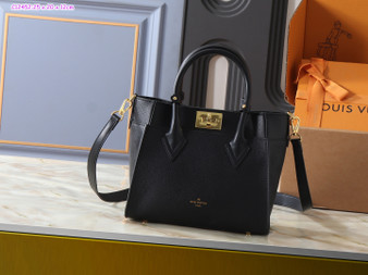 Designer handbag pre-order / 1:1 quality / Size 25*20 cm / Turnaround time 2-4 weeks