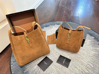 Designer handbag pre-order / 1:1 quality / Two sizes available / Turnaround time 2-4 weeks