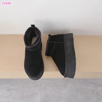 Ready to ship U.G.G boots size EU 42 (fit like women's 10)