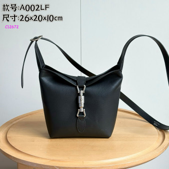 Designer handbag pre-order / 1:1 quality / Size 26*20 cm / Turnaround time 2-4 weeks