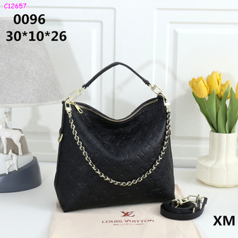 Designer handbag pre-order / A4 quality / Size 30*26 cm / Turnaround time 2-4 weeks
