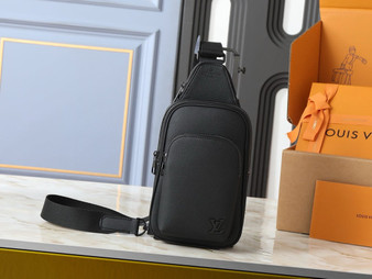 Designer handbag pre-order / 1:1 quality / Size 16*33cm / Turnaround time 2-4 weeks