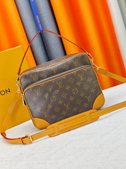 Every day crossbody bag pre-order / Turnaround time 2-4 weeks