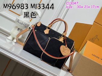 S.peedy S.oft H.andbag pre-order / o.n.e - o.n.e q.uality / Size 30 * 21 cm / Turnaround time 2-4 weeks