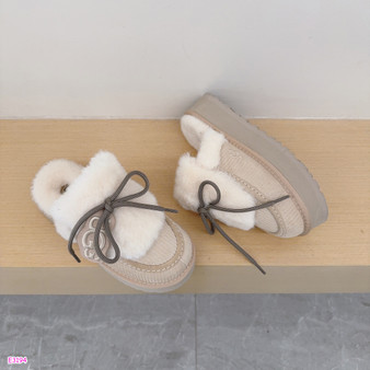 U.G.G clogs pre-order / o.n.e-o.n.e quality / Turnaround time 2-4 weeks