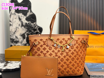 D.esigner h.andbag pre-order / o.n.e - o.n.e q.uality / Size 34 * 30 cm / Turnaround time 2-4 weeks