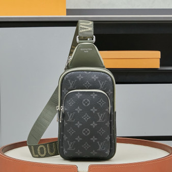 D.esigner H.andbag pre-order / M.a.s.t.e.r Q.uality / Size 16*33cm / Turnaround time 2-4 weeks