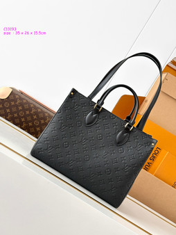 D.esigner H.andbag pre-order / M.a.s.t.e.r q.uality / Size 35 * 26 cm / Turnaround time 2-4 weeks