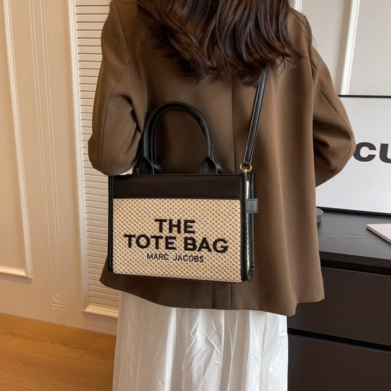 Designer handbag pre-order/ A4 quality / Size: 26 * 20 * 12 cm / Turnaround time 2-4 weeks / pc#1