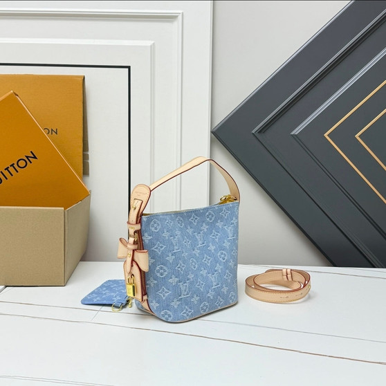 Designer handbag pre-order / 1:1 quality / Size: 16-12-18 cm / turnaround time 2-4 weeks / pc#1-1761415864