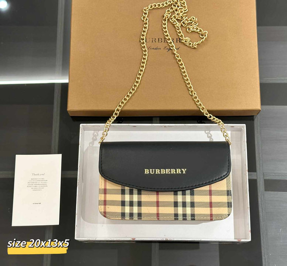 Designer handbag pre-order  /1:1 quality  / Size: 20*13*5 cm / turnaround time 2-4 weeks / pc2