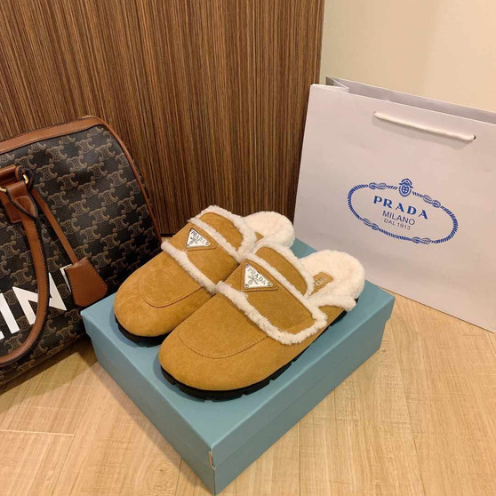 Designer clogs pre-order  / 1:1 quality  / turnaround time 2-4 weeks / pc#2