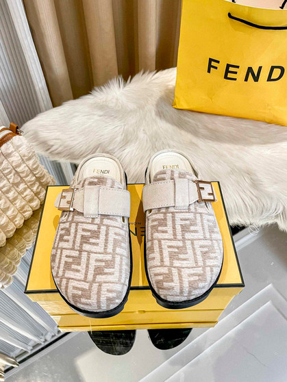 Designer F*ndi clogs pre-order / 1:1 quality / turnaround time 2-4 weeks / pc2