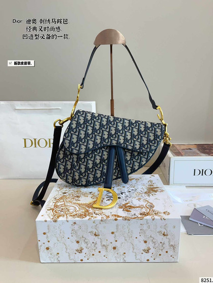 Designer handbag Pre-order / 1:1 quality / size 22*4*21cm / turnaround time 2-4 weeks / pc2