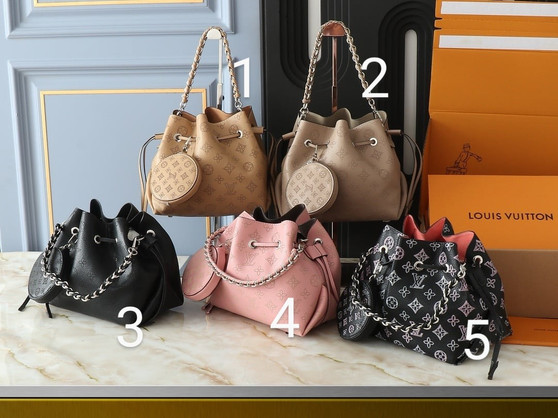Designer handbag pre-order/ 1.1 quality/ turnaround time 2 to 4 weeks/ size19*22*14cm / pc2
