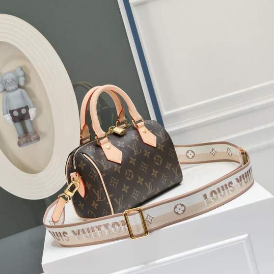 LV Master Quality Handbag /20*13*12CM  /  Turnaround time 2-4 Weeks