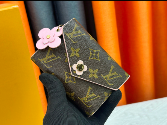 Designer wallet pre-order / 1:1 quality / turnaround time 2-4 weeks / size: 12*9*2 cm