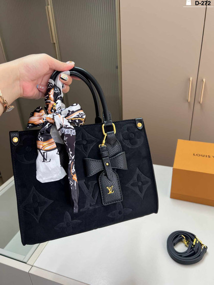 Designer handbag pre-order / 1:1 quality / turnaround time 2-4 weeks / size 25*20cm