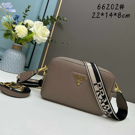 Designer handbag pre-order / mirror quality / turnaround time 2-4 weeks / size 22*14*8cm