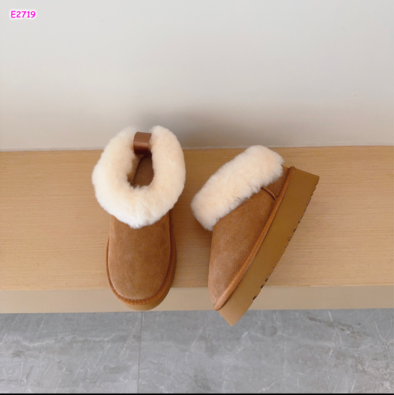 Adult size U.G.G shoes pre-order   / turnaround time 3-4 weeks / pc3