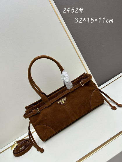 Designer handbag pre-order / 1:1 Quality / turnaround time 2-4 weeks / size 32*15*11cm