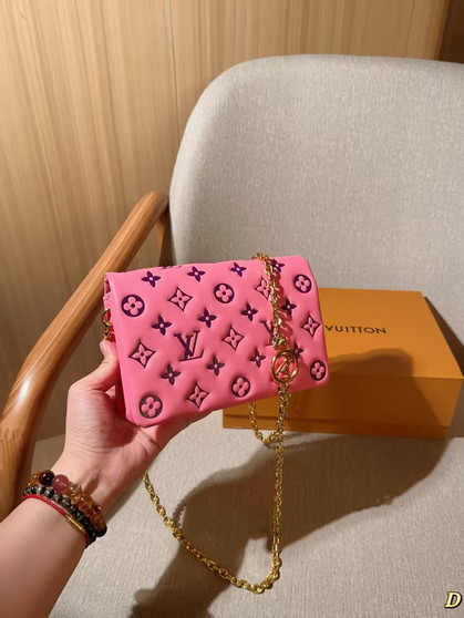 Designer handbag pre-order / 1:1 quality / turnaround time 2-4 weeks / size: 20 cm