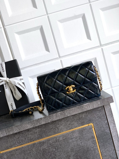 Designer handbag pre-order / Master quality / Turnaround time 3-4 weeks / Size: 19 cm