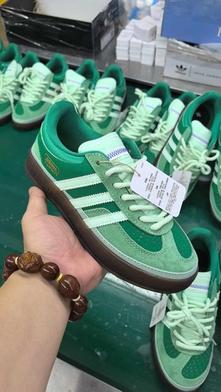 Adida* sneakers pre-order  / 1:1 quality / turnaround time 2-4 weeks / pc-1761421275