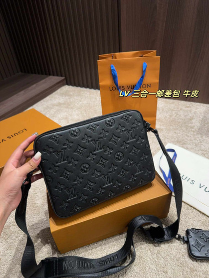 Designer handbag pre-order / mirror quality / turnaround time 2-4 weeks / size: 24 cm