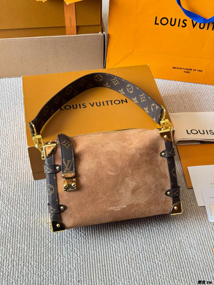 Designer handbag pre-order/ 1:1 quality / turnaround time 2-4 weeks / size 18*12cm