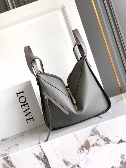 Designer handbag pre-order / Master quality / turnaround time 2-4 weeks / size 20*8*19*14cm