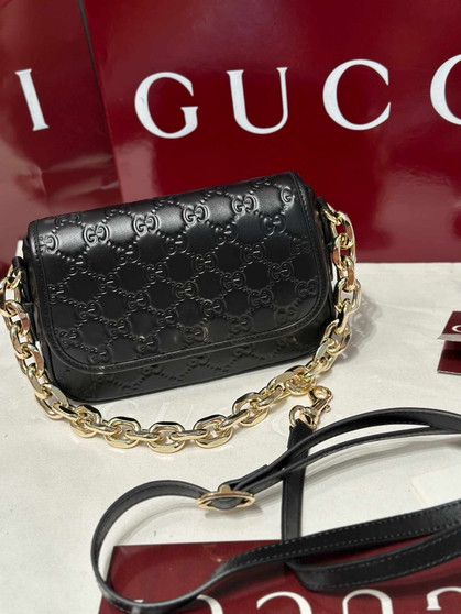 Designer handbag pre-order / Master quality / turnaround time 2-4 weeks / size 20*13*7cm