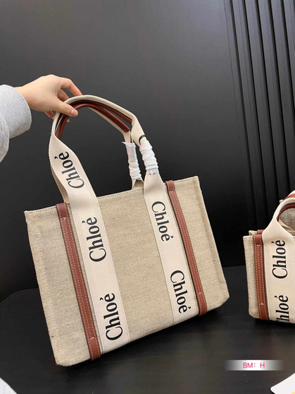 Designer handbag pre-order / 1:1 quality / turnaround time 2-4 weeks / size: 26 * 20 cm