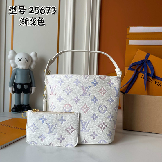 Designer handbag pre-order / 1:1 quality / turnaround time 2-4 weeks / size 19*18*12cm