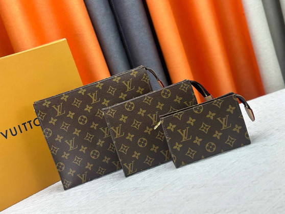 Designer travel cosmetic bags / 1:1 quality / turnaround time 2-4 weeks