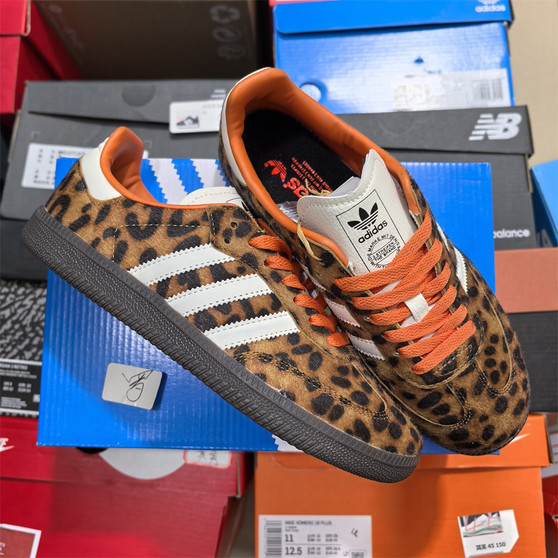 Adida* sneakers pre-order  / 1:1 quality / turnaround time 2-4 weeks / pc-1761424688