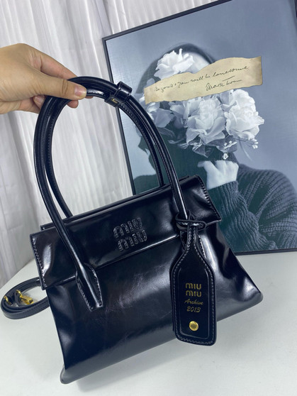 Designer handbag pre-order / mirror quality / size 25*18*10cm / turnaround time 2-4 weeks-1761425471