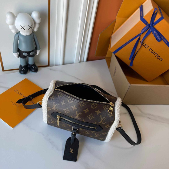 Designer handbag pre-order / 1:1 quality / turnaround time 2-4 weeks / size 27*24*19