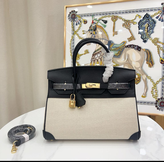 Designer handbag pre-order / mirror quality / turnaround time 2-4 weeks / size 30 cm