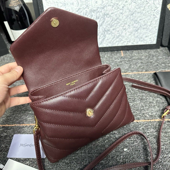 Designer handbag pre-order / 1:1 quality / turnaround time 2-4 weeks / size: 20 * 14 cm