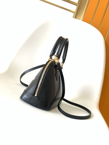 Designer handbag pre-order / Master quality / Turnaround time 2-4 weeks / size 23.5 * 17.5 * 11.5 cm