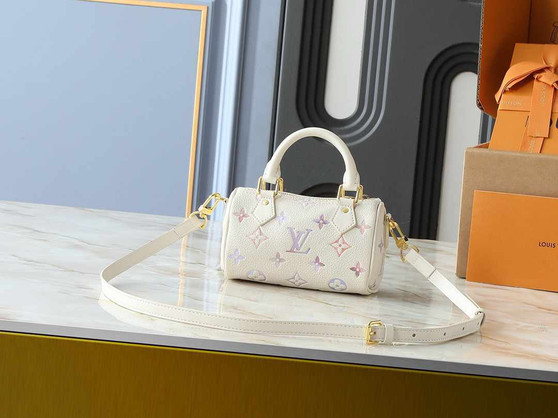 Designer handbag pre-order / 1:1 quality / turnaround time 2-4 weeks / size 16*10*7.5cm