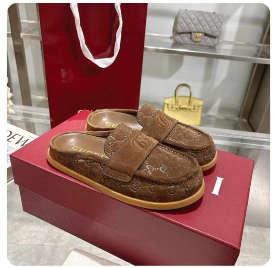 Designer clogs pre-order / 1:1 quality / turnaround time 2-4 weeks /