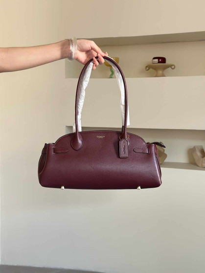 Designer handbag pre-order / 1:1 quality / turnaround time 2-4 weeks  / size: 34 cm