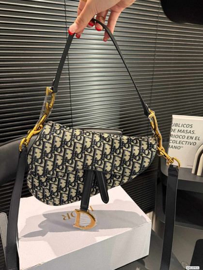 Designer D*** bag pre-order / 1:1 quality / Turnaround time 2-4 weeks / size 24*19cm