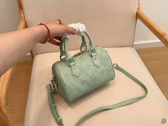 1:1 quality designer handbag pre-order / turnaround time 2-4 weeks / size: 20 cm