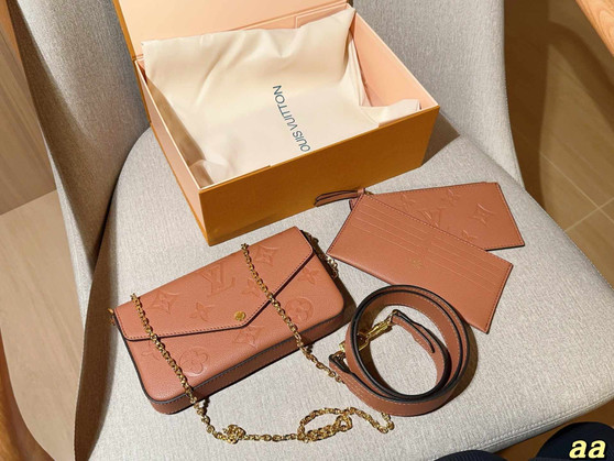 Designer handbag pre-order / 1:1 quality / Turnaround time 2-4 weeks / size 20*11cm