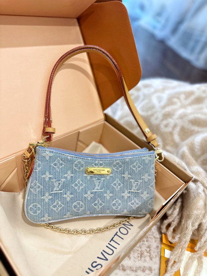 Designer handbag pre-order / 1:1 quality / Turnaround time 2-4 weeks / size 24*13*6.5cm / e74