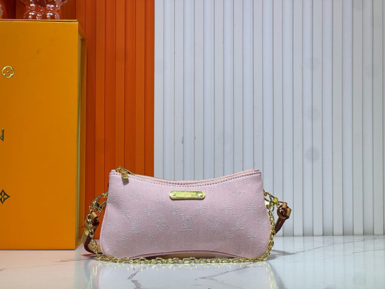 Designer handbag pre-order / 1:1 quality / Turnaround time 2-4 weeks / size 24*13*6.5cm / e740