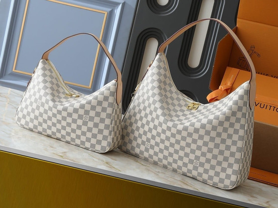 Designer handbag pre-order / 1:1 quality / turnaround time 2-4 weeks / two sizes available / code 398